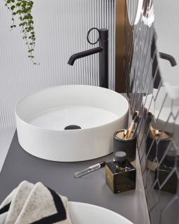 Смеситель для раковины Jacob Delafon Vivienne Signature E38683-LB2-BL чёрный матовый